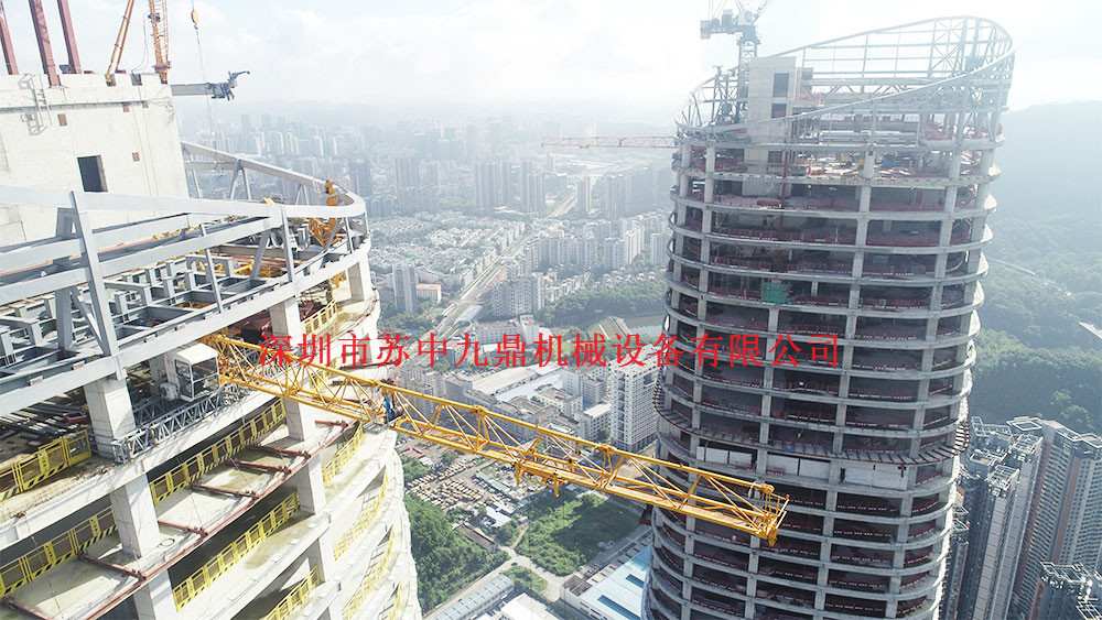 深圳市星河雅寶雙子塔，在333.3米高度樓層內(nèi)安裝樓層吊，進(jìn)行玻璃幕墻吊載