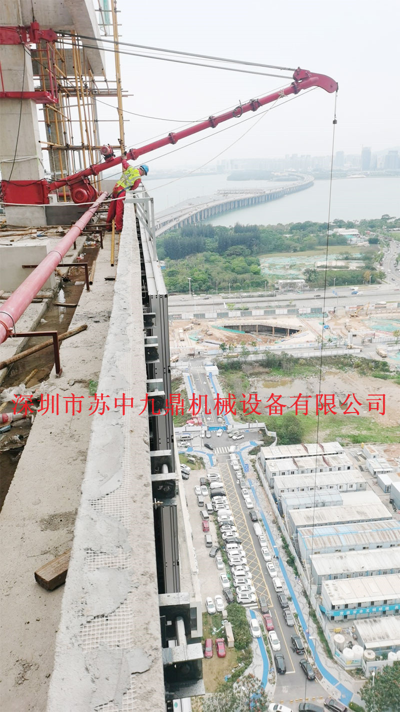 深圳市前海信息樞紐大廈安裝桅桿吊在有限空間內(nèi)吊載材料設(shè)備